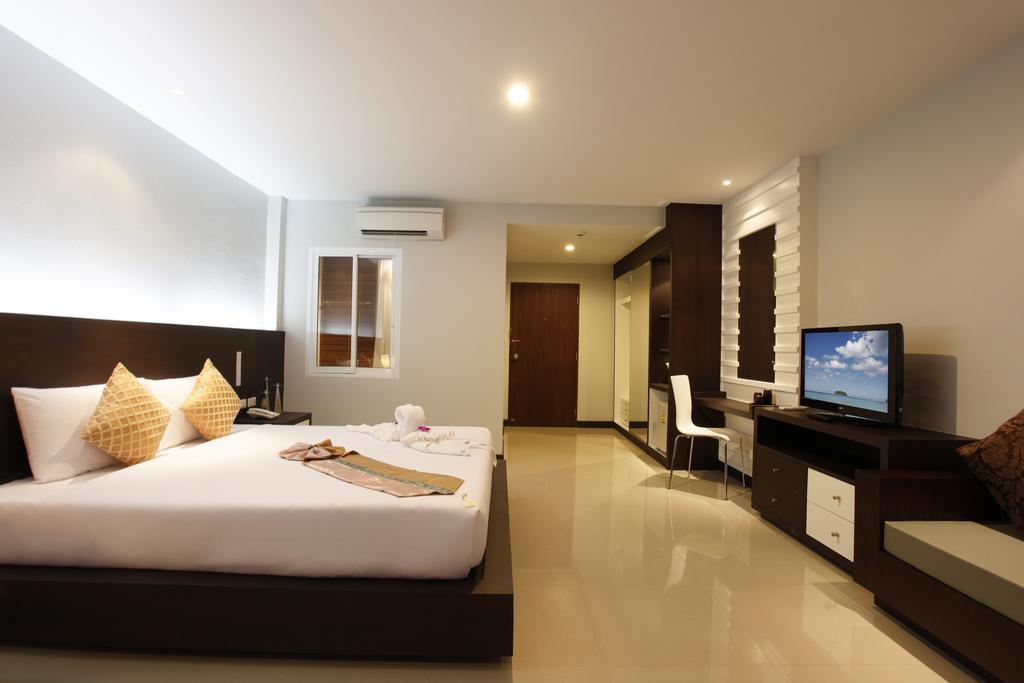 Nize Hotel - SHA Plus Phuket Exterior foto